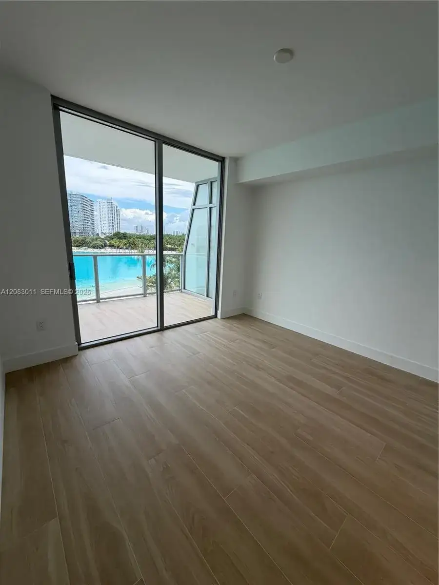 2411 Laguna Cir # 307, North Miami FL 33181 photo 3