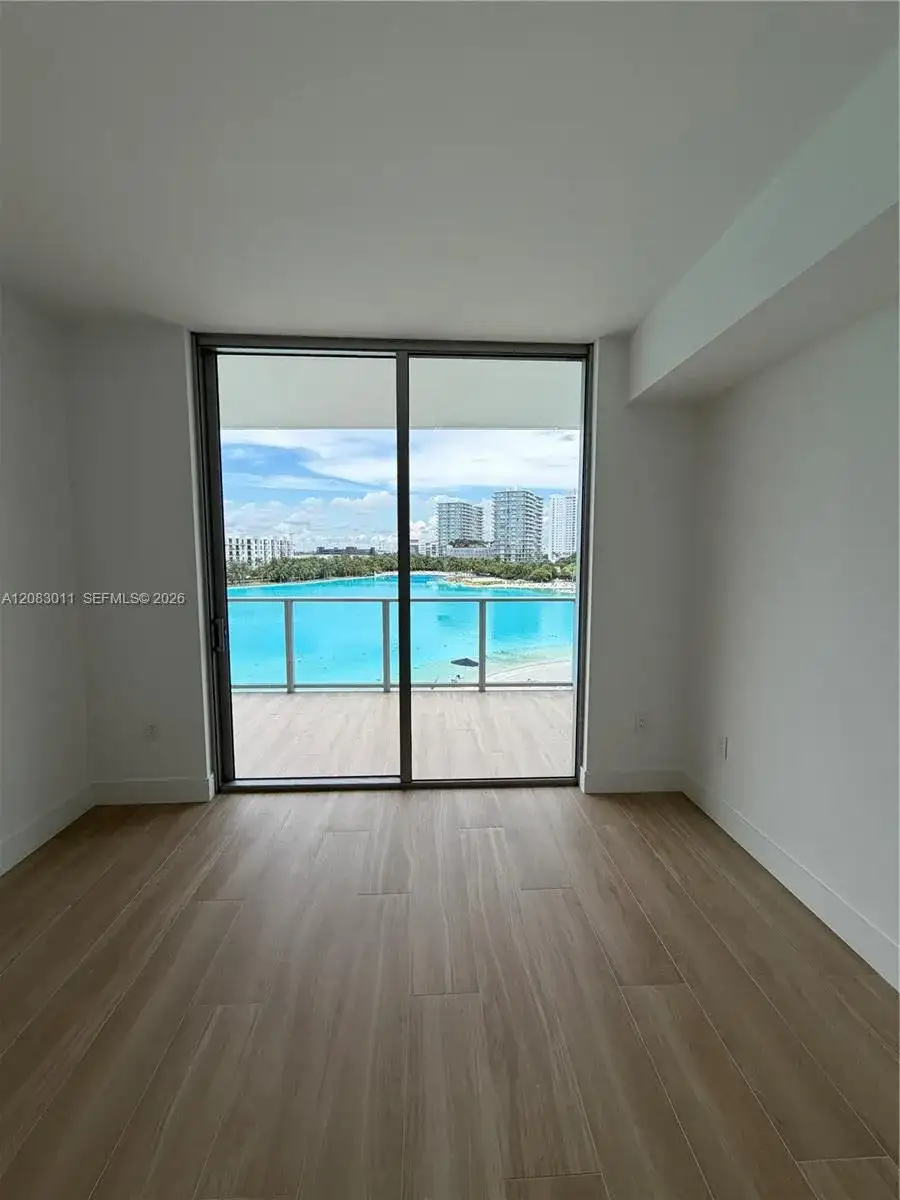 2411 Laguna Cir # 307, North Miami FL 33181 photo 4