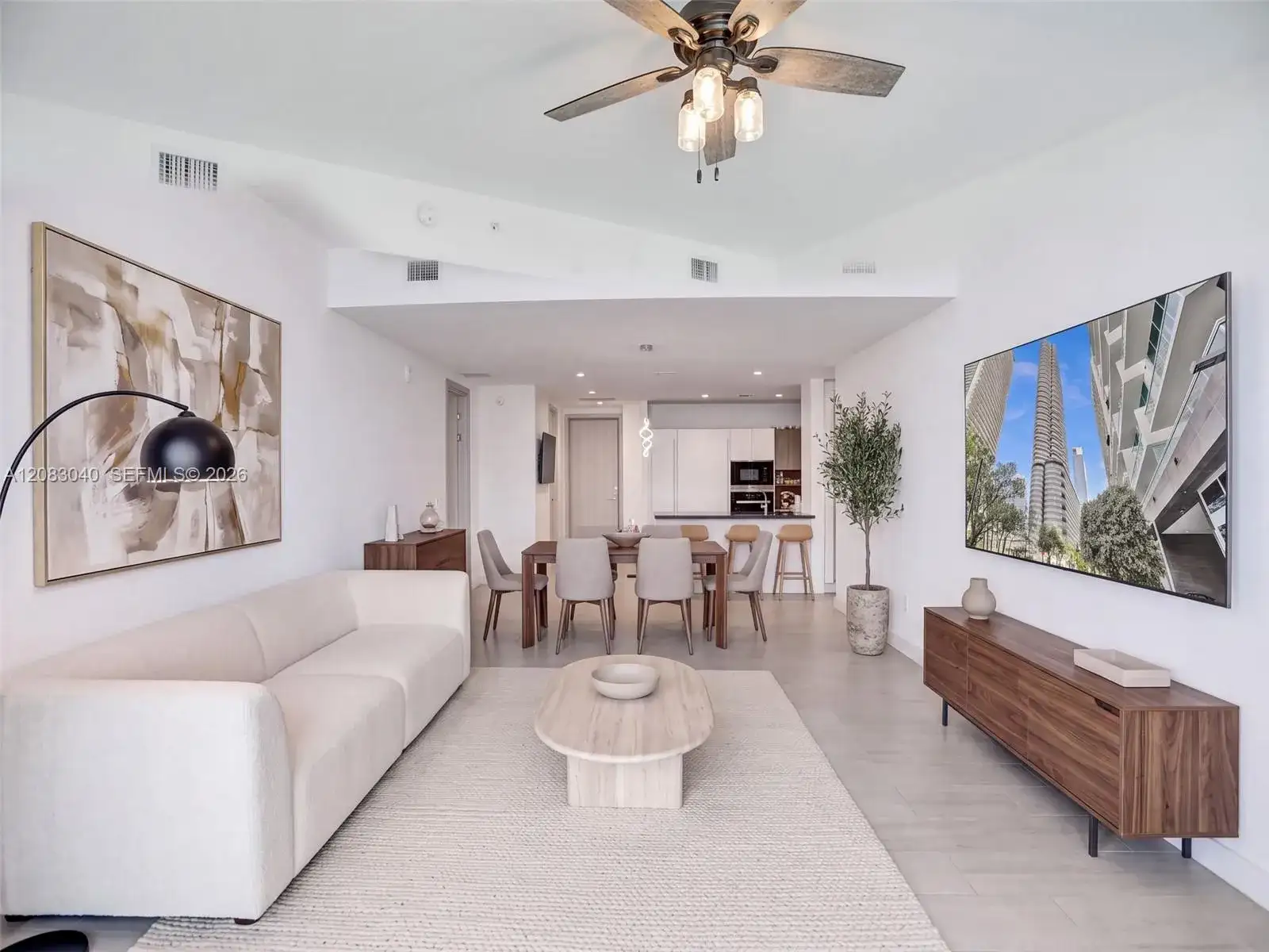 1000 Brickell Plz, Miami FL 33131 photo 2
