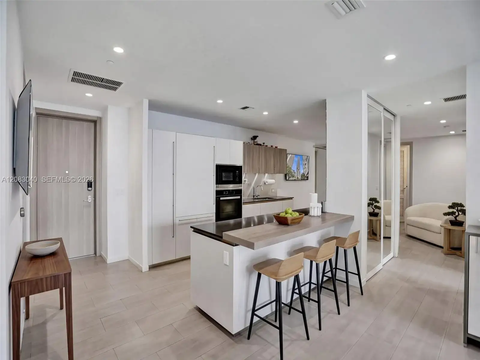 1000 Brickell Plz, Miami FL 33131 photo 5