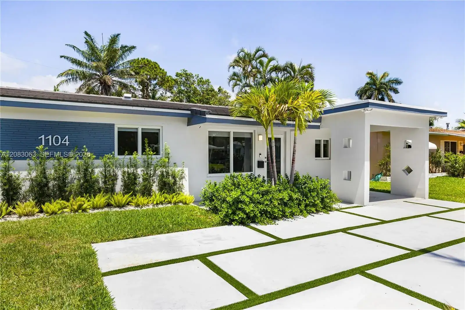 1104 N 13th Ter, Hollywood FL 33019 photo 2