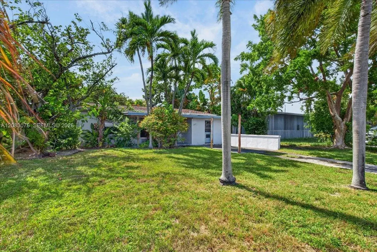 5619 NE 6th Ave, Oakland Park FL 33334