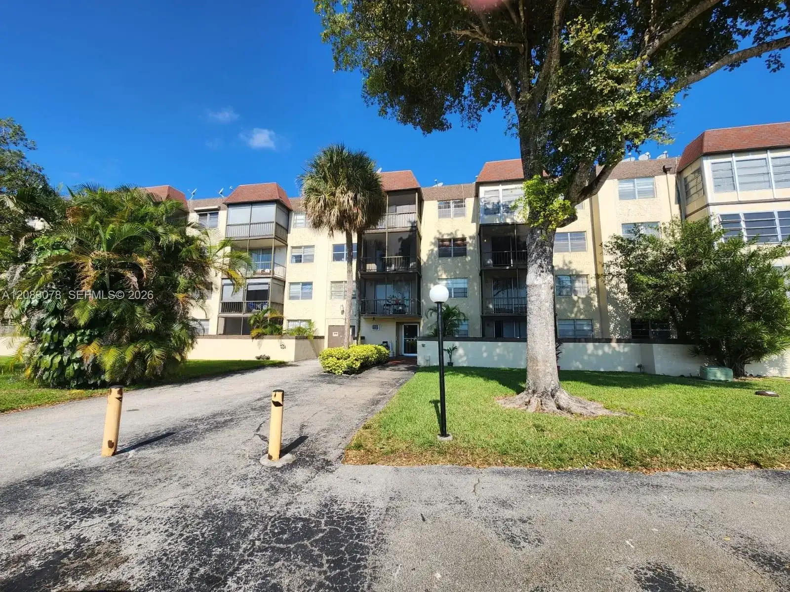 7300 NW 17th St # 319, Plantation FL 33313