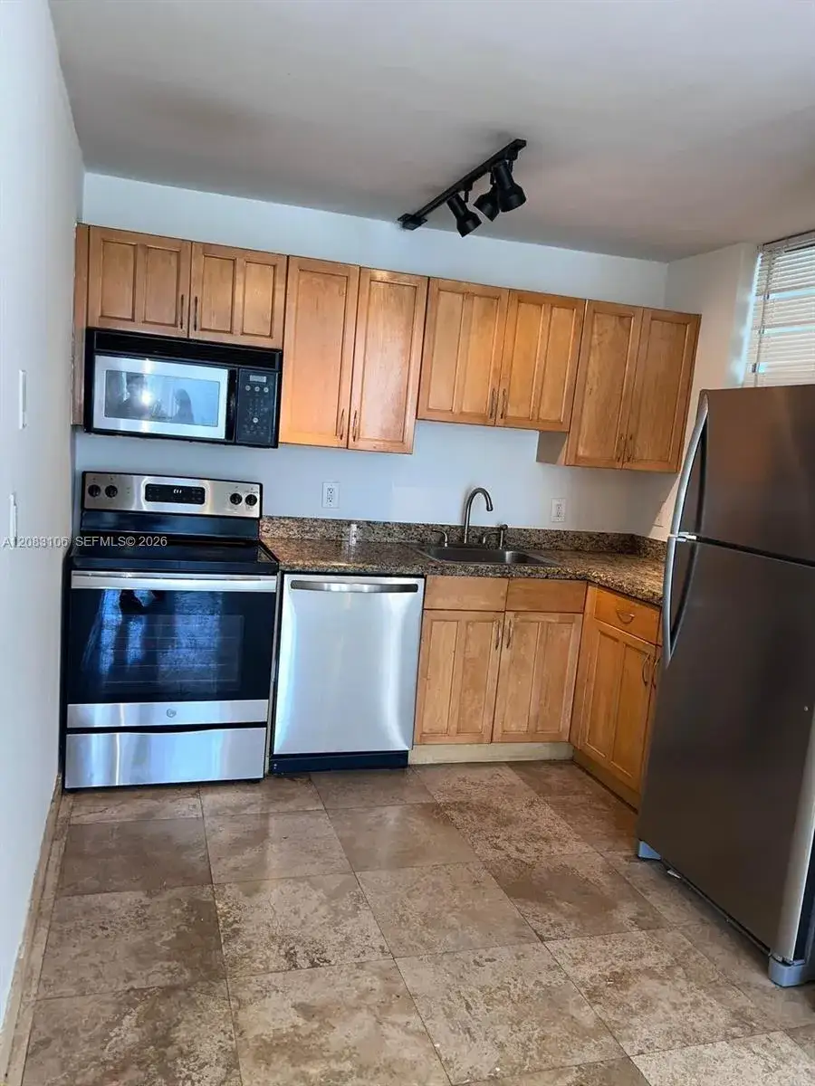 1801 S Treasure Dr # 429, North Bay Village FL 33141