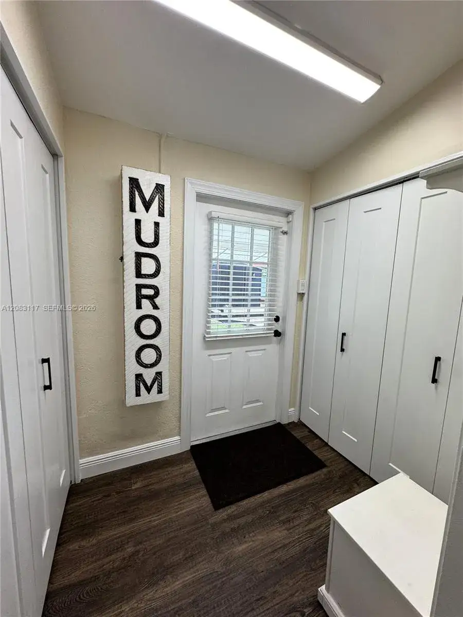 1160 W 33rd Pl, Hialeah FL 33012