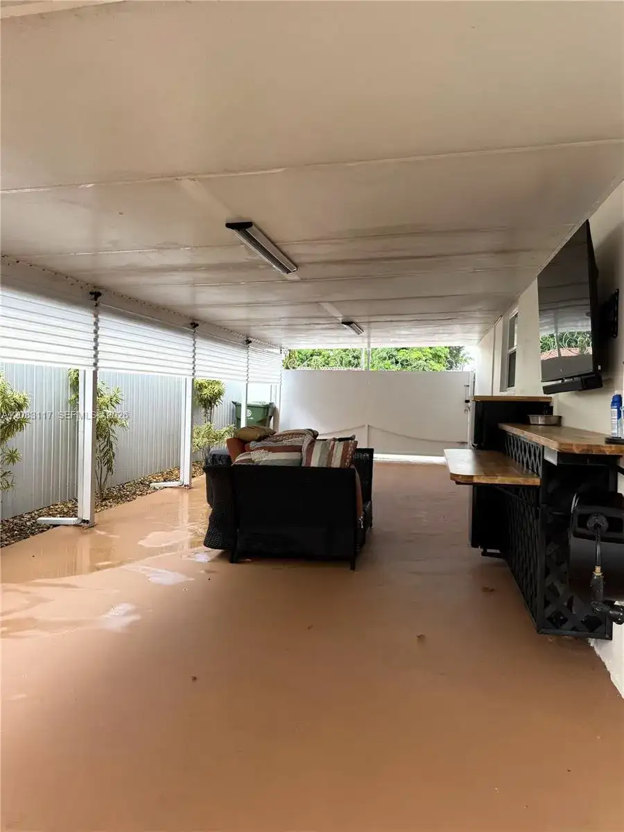 1160 W 33rd Pl, Hialeah FL 33012 photo 5