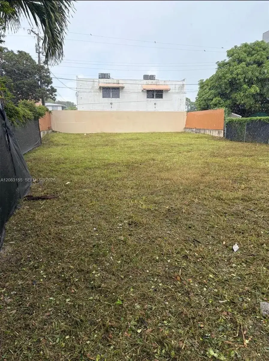 816 NW 21st Ct, Miami FL 33125
