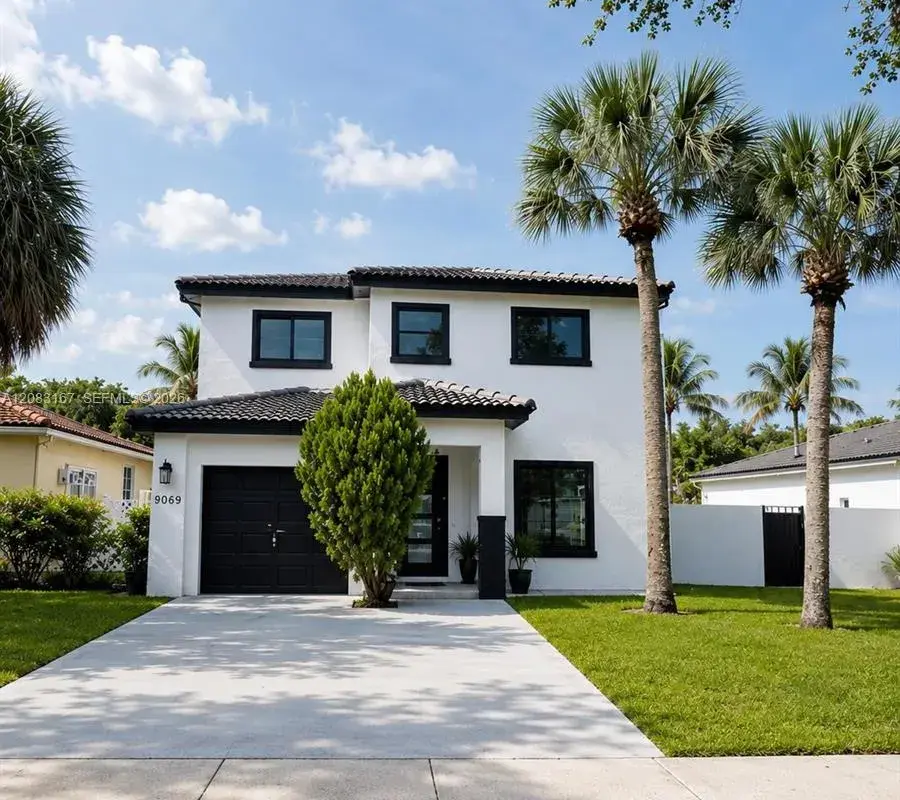 9069 NW 193rd St, Hialeah FL 33018