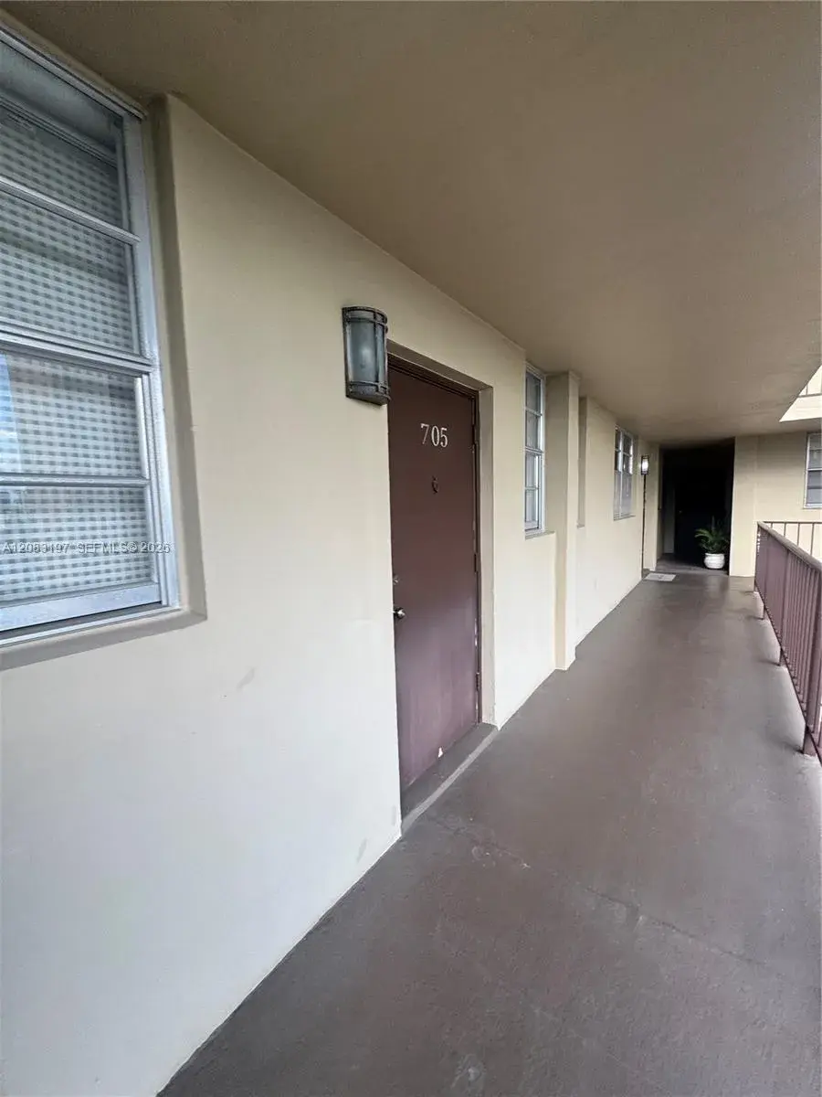1811 Jefferson # 705, Hollywood FL 33020