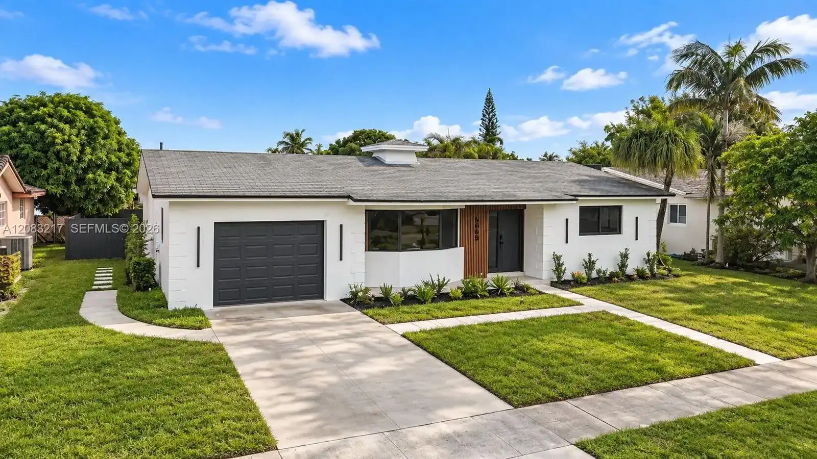 5309 Hayes St, Hollywood FL 33021