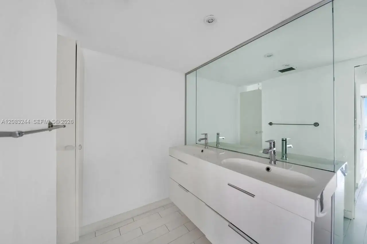 7601 E Treasure Dr # 2016, North Bay Village FL 33141 photo 4