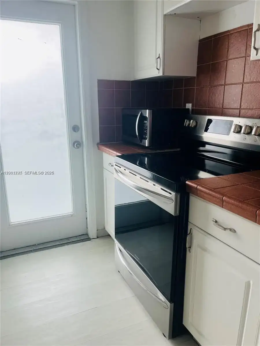 7725 CARLYLE AVE # 7, Miami Beach FL 33141 photo 2