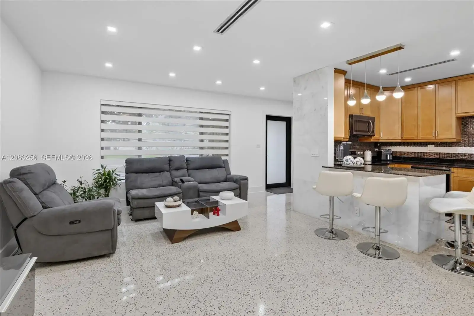 20310 NE 14th Ave, Miami FL 33179 photo 2
