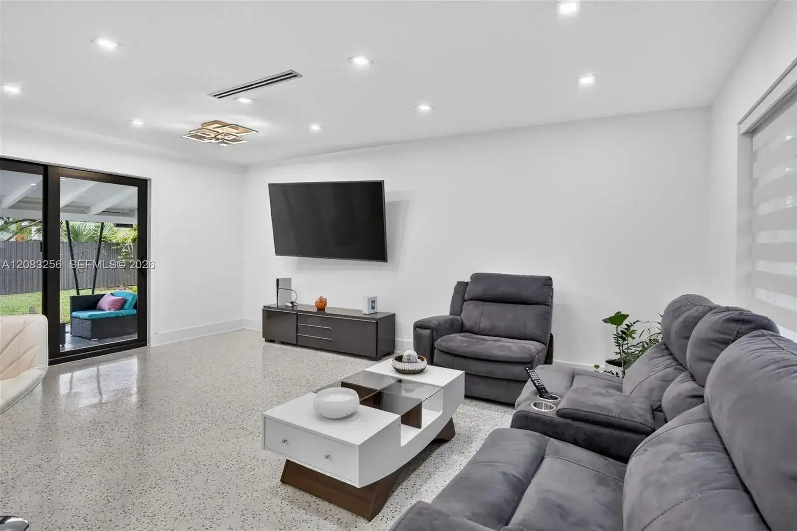20310 NE 14th Ave, Miami FL 33179 photo 3