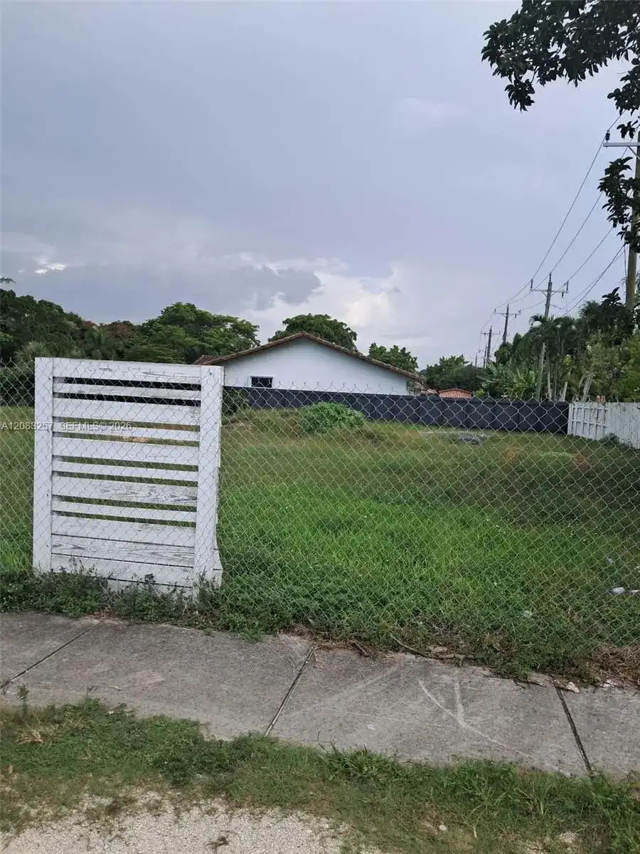9801 SW 56th St, Miami FL 33165
