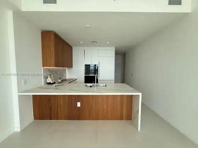 1400 Biscayne Blvd # 904, Miami FL 33132 photo 4