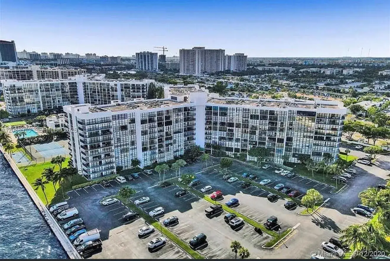 800 Parkview Dr # 709, Hallandale Beach FL 33009