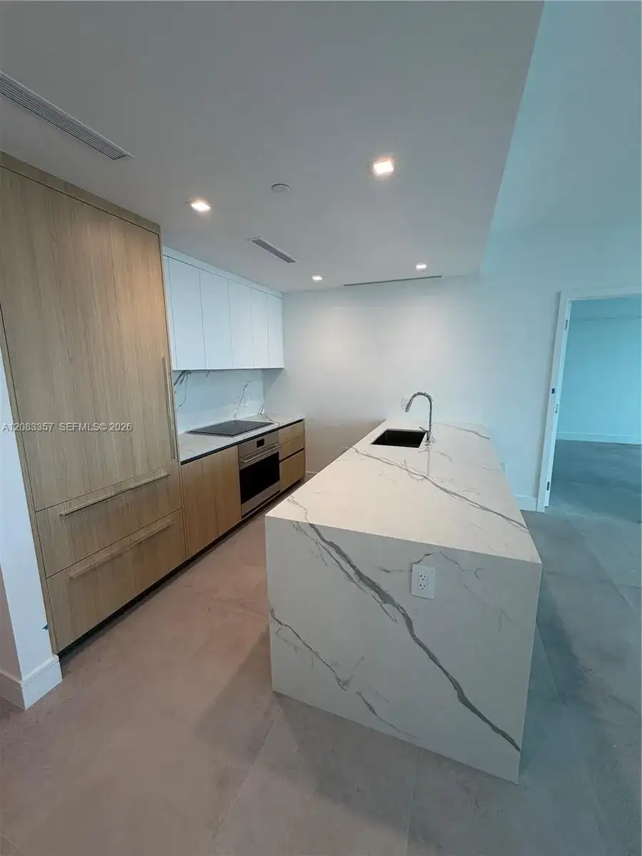 2411 Laguna Cir # 2508, North Miami FL 33181 photo 2