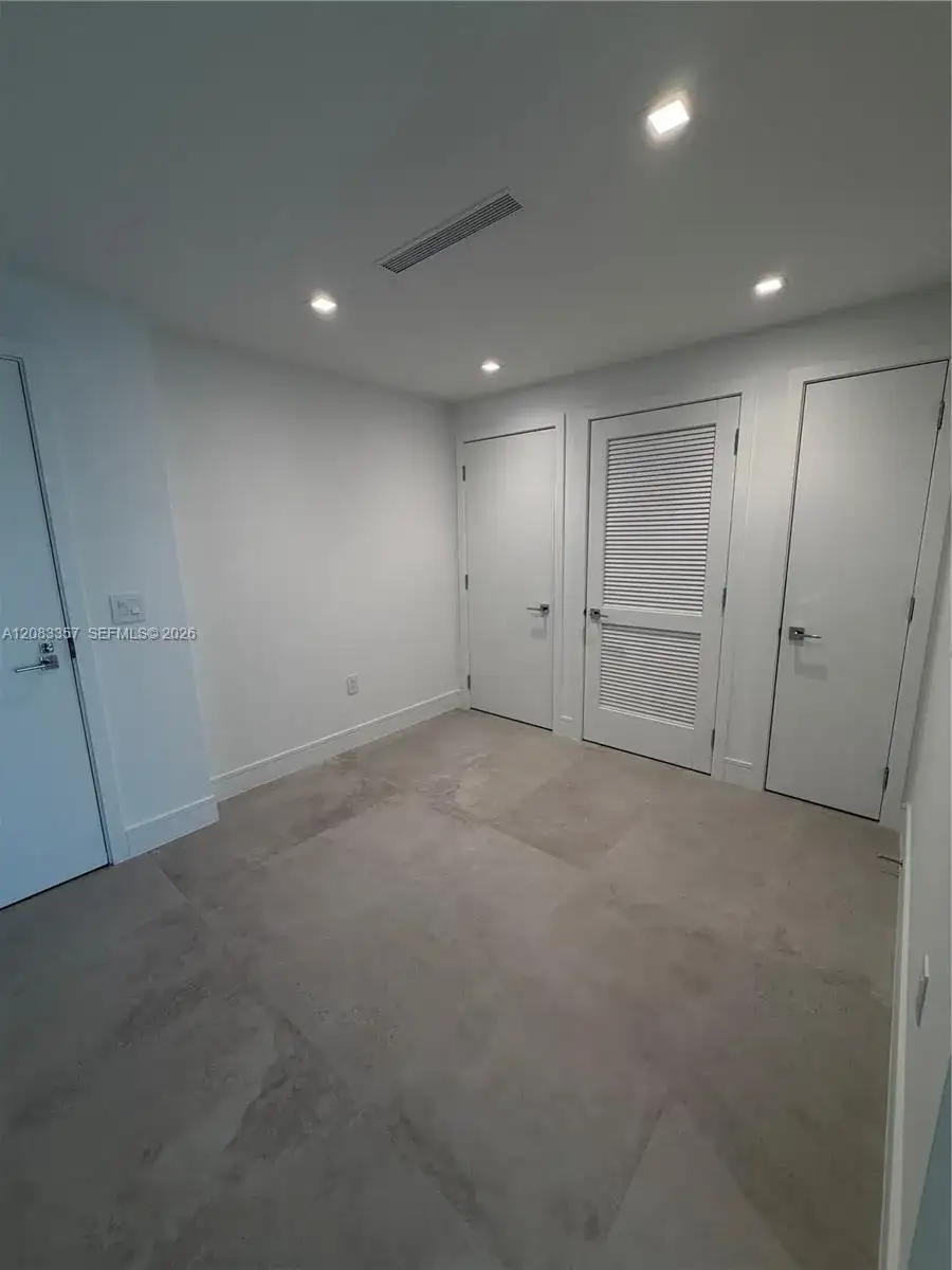 2411 Laguna Cir # 2508, North Miami FL 33181 photo 3