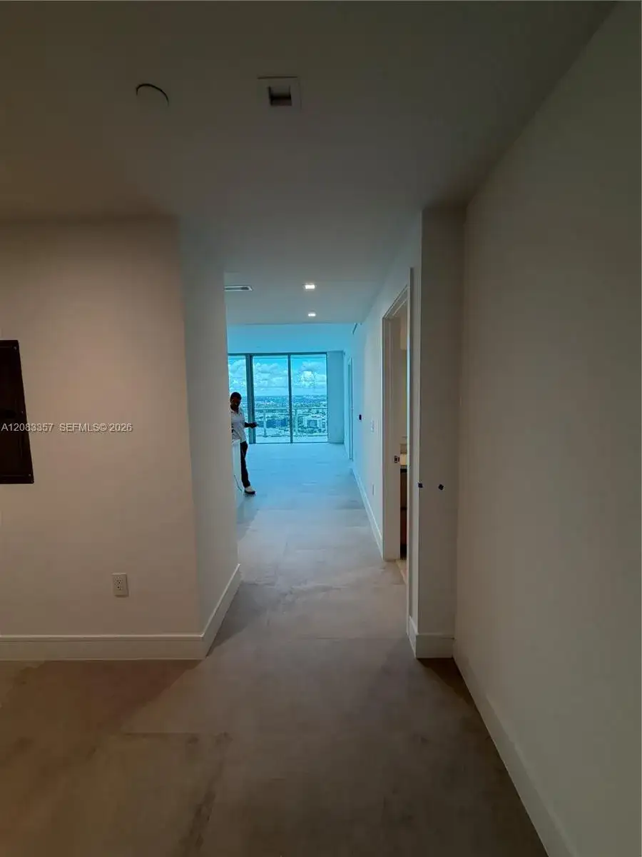 2411 Laguna Cir # 2508, North Miami FL 33181 photo 4
