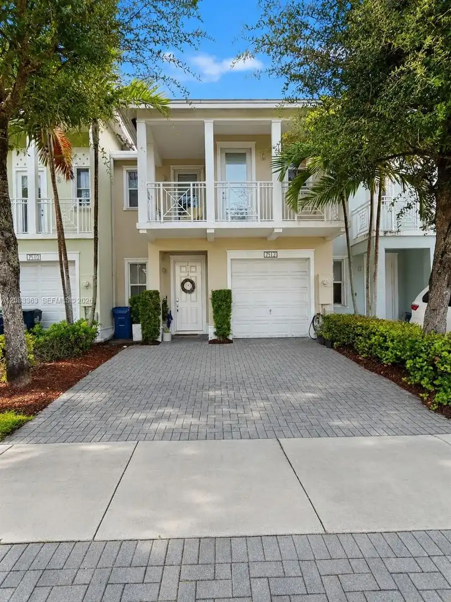 7512 NW 108th Path, Doral FL 33178