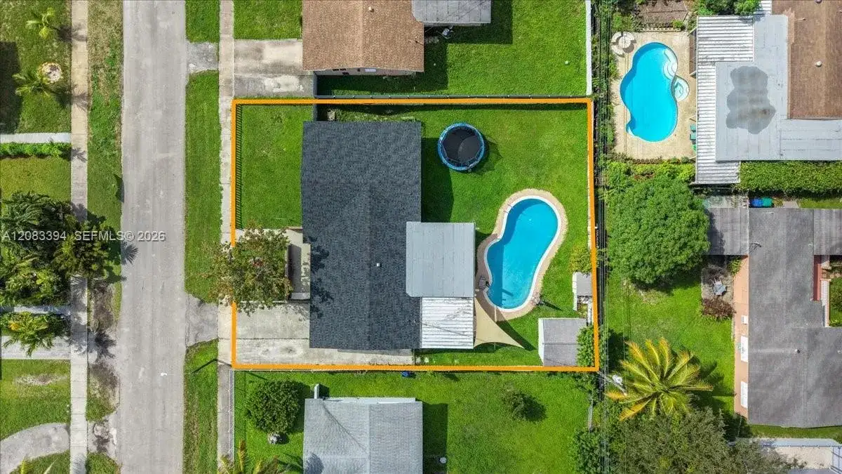 19812 NE 12th Pl, Miami FL 33179 photo 4