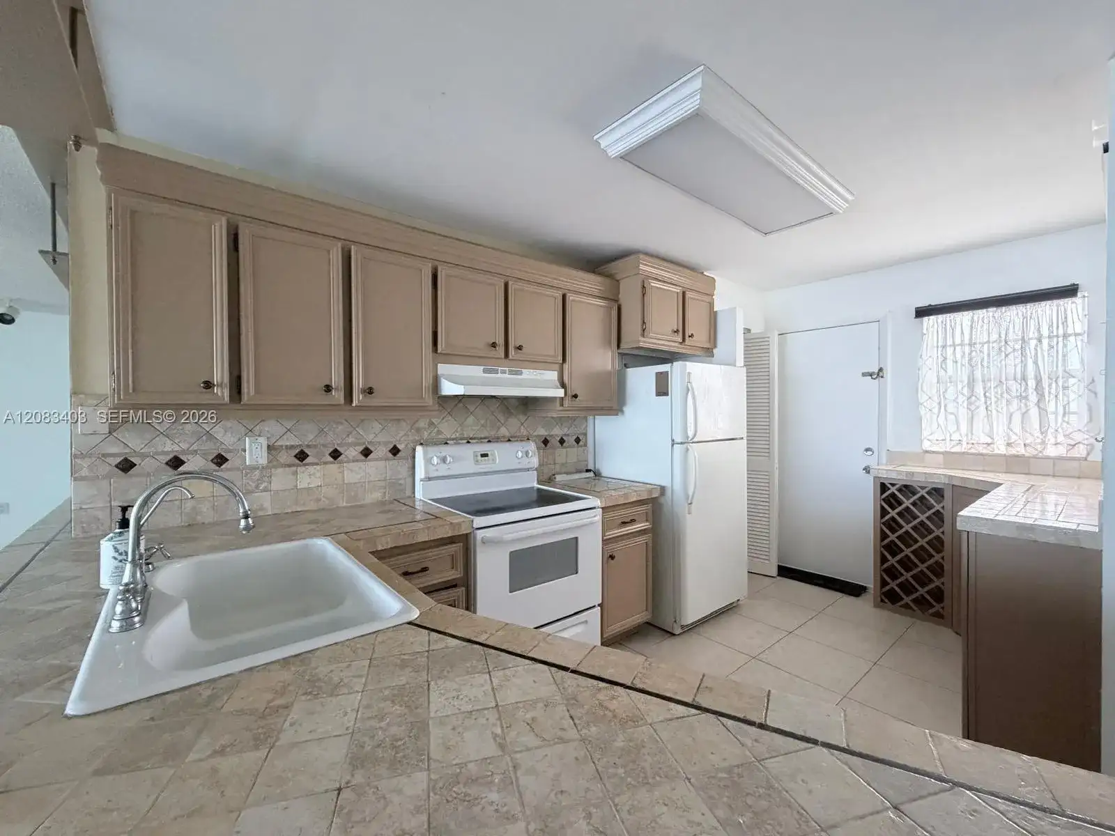 1780 NE 191st St # 2, Miami FL 33179 photo 3