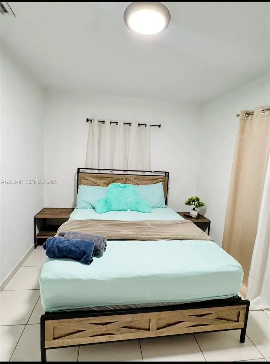 6781 Park St, Hollywood FL 33024 photo 4