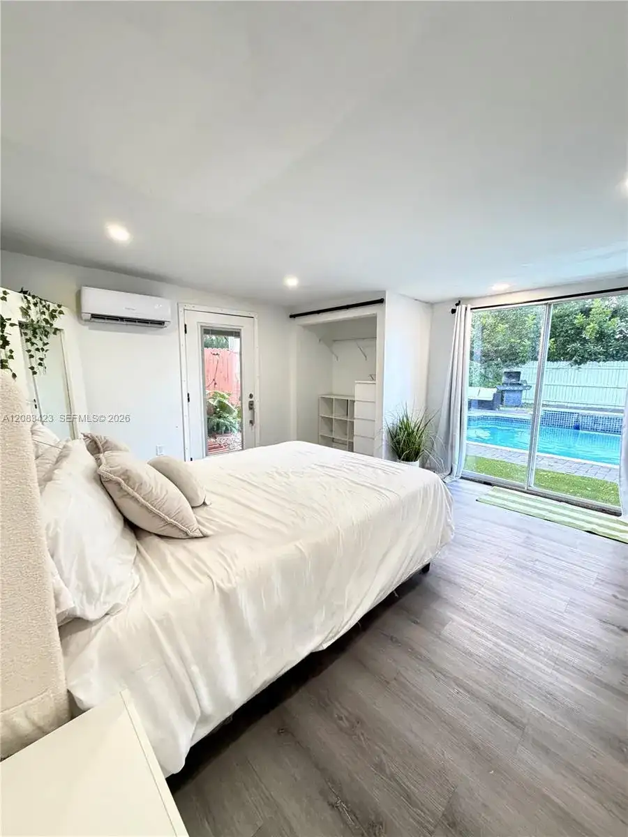 6781 Park St, Hollywood FL 33024 photo 5