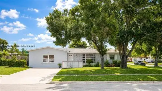 6921 NW 5th Ct, Margate FL 33063 photo 2