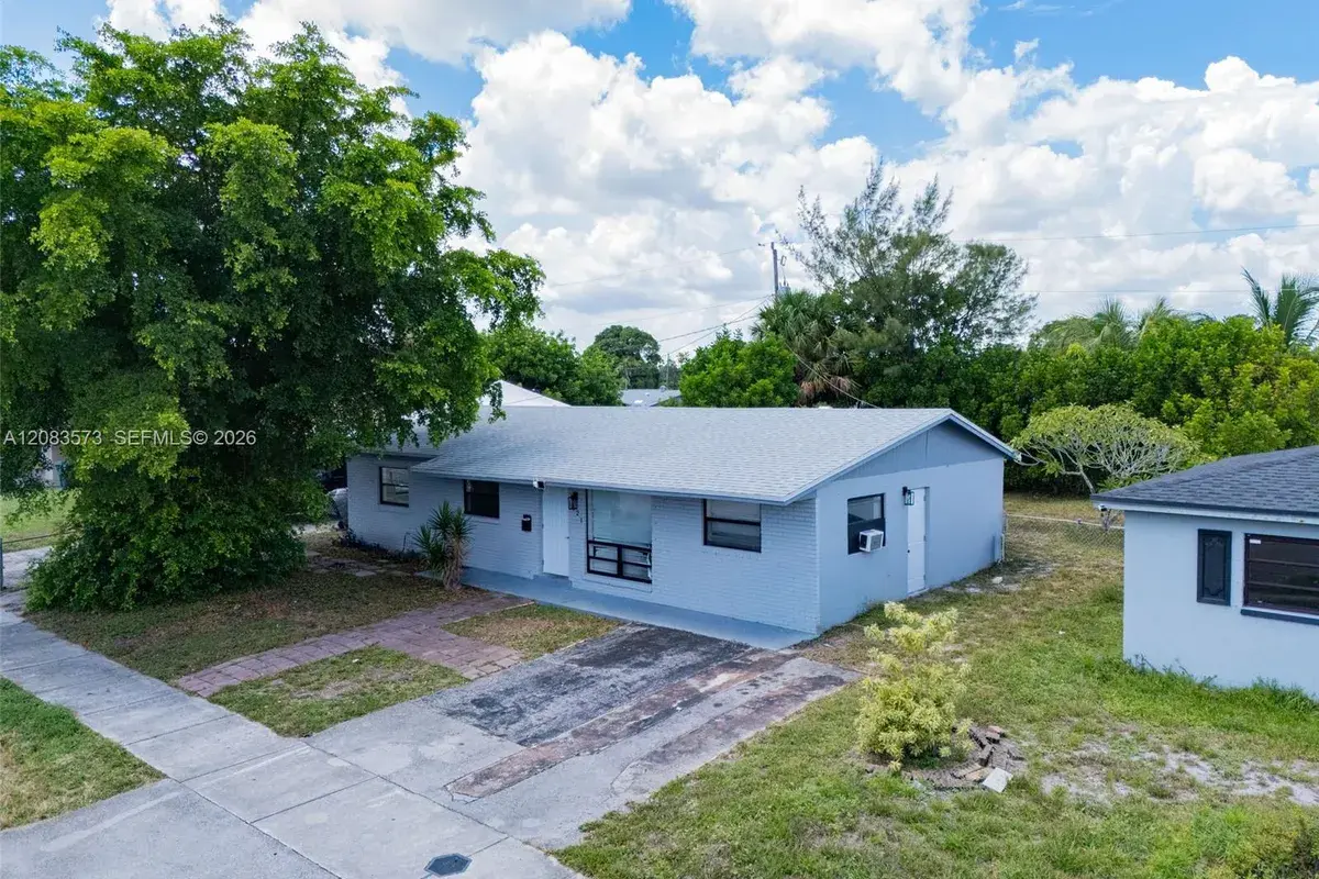 1421 NW 32nd Ave, Lauderhill FL 33311