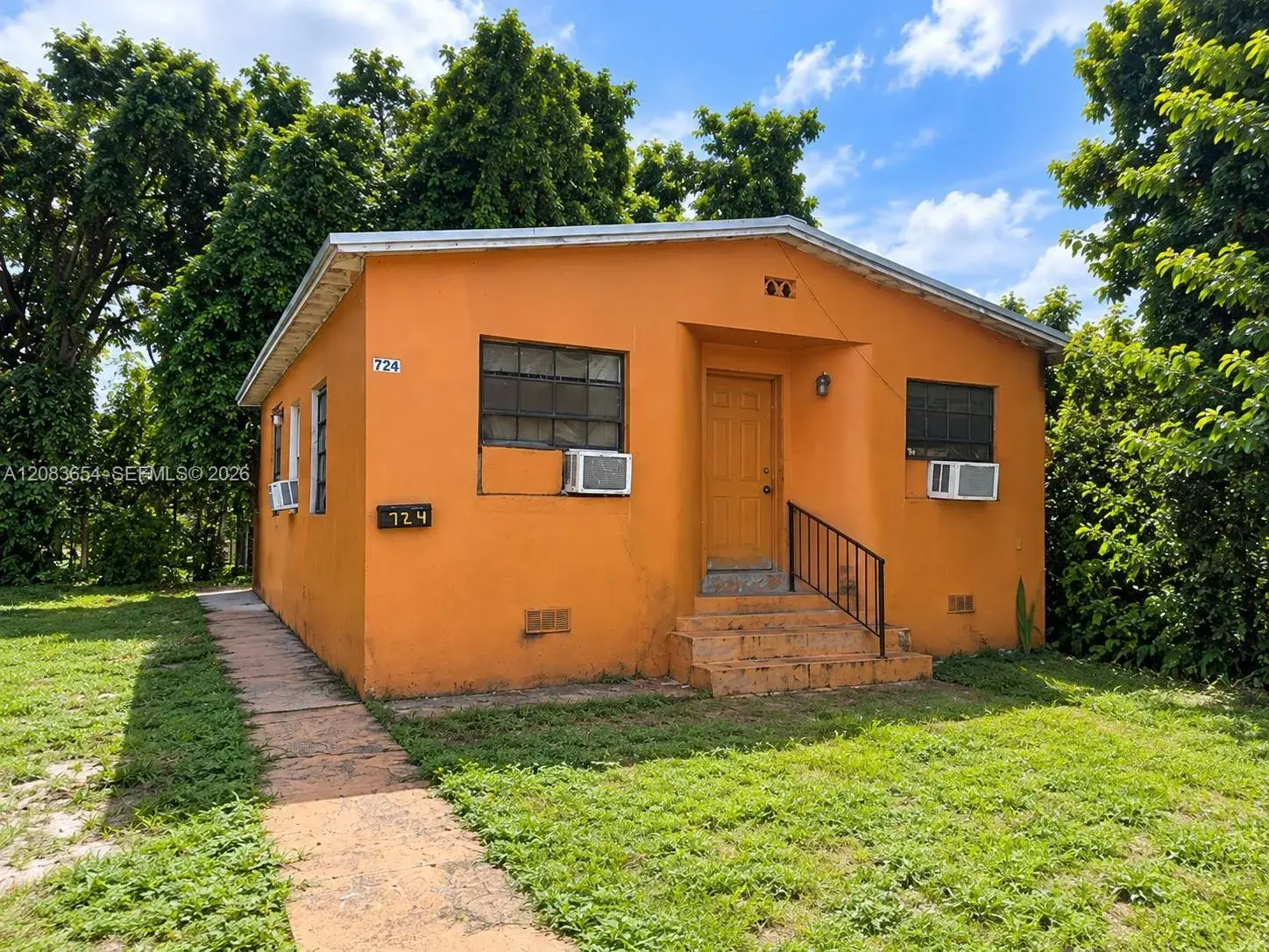722 NW 53rd St, Miami FL 33127