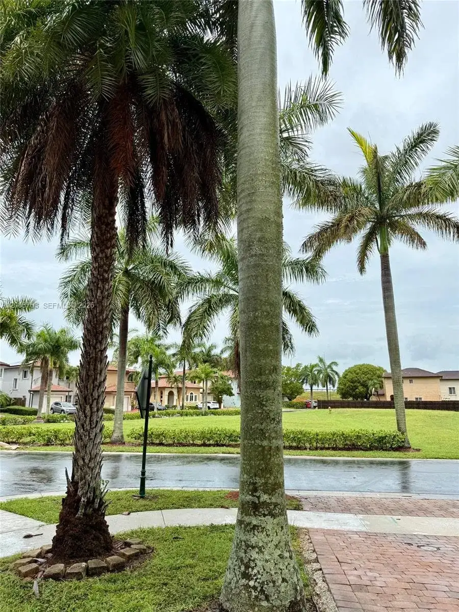 2601 NE 41st Cir, Homestead FL 33033 photo 2