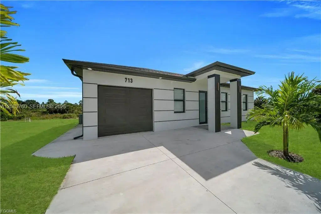 3 bedroom 2 bath Residential for sale at 711 Roma Ave, Lehigh Acres FL 33974