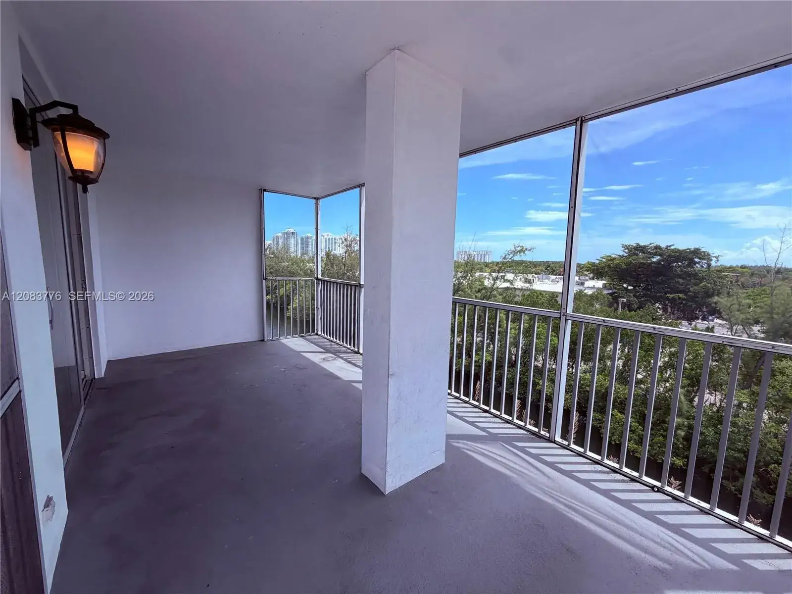3660 NE 166th St # 615, North Miami Beach FL 33160