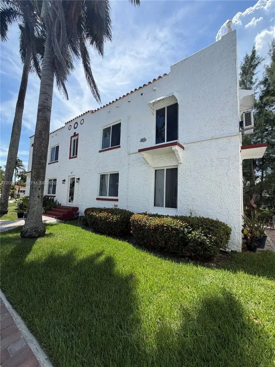 817 Tyler St # 8, Hollywood FL 33019 photo 2