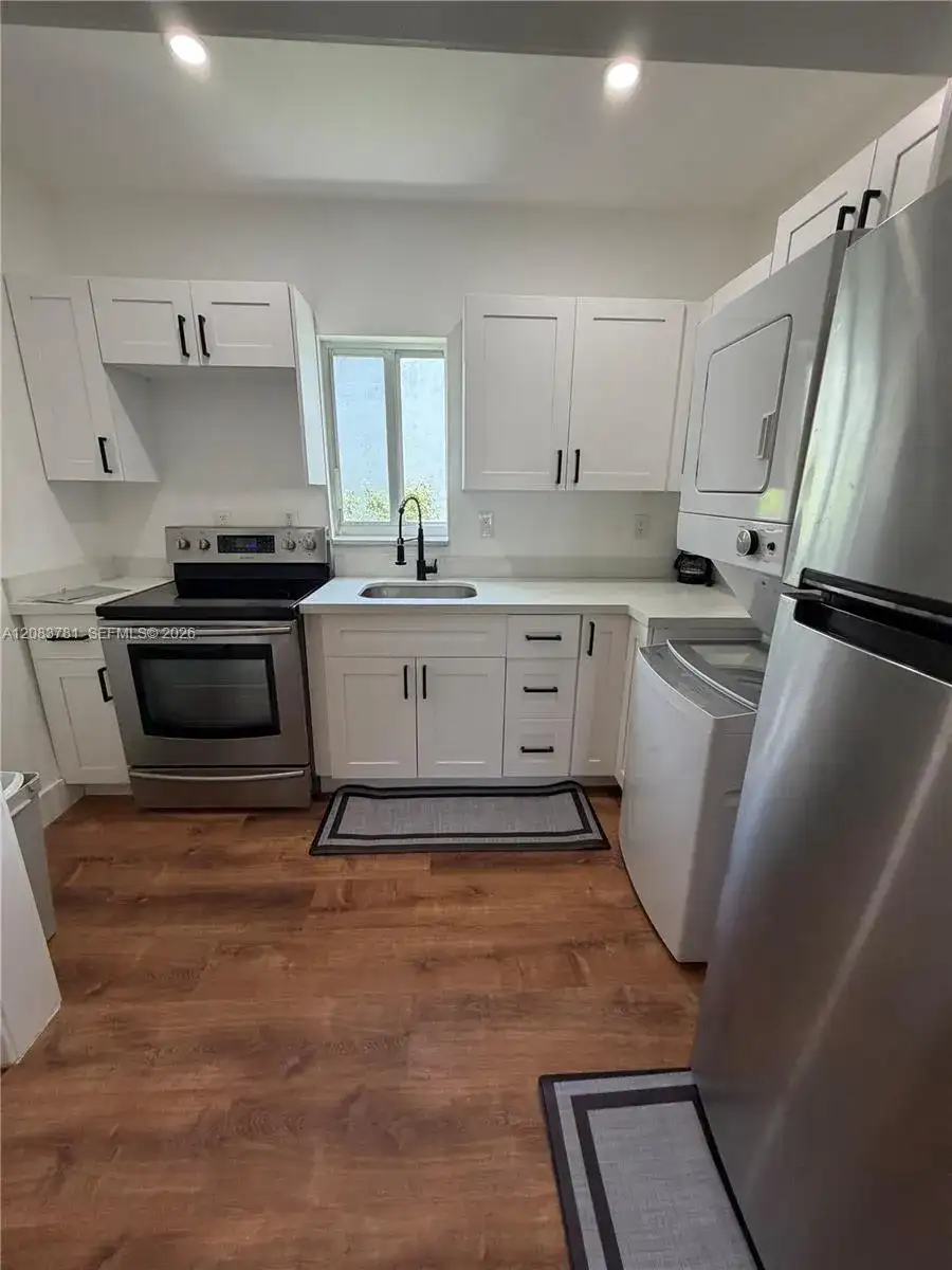 817 Tyler St # 8, Hollywood FL 33019 photo 4
