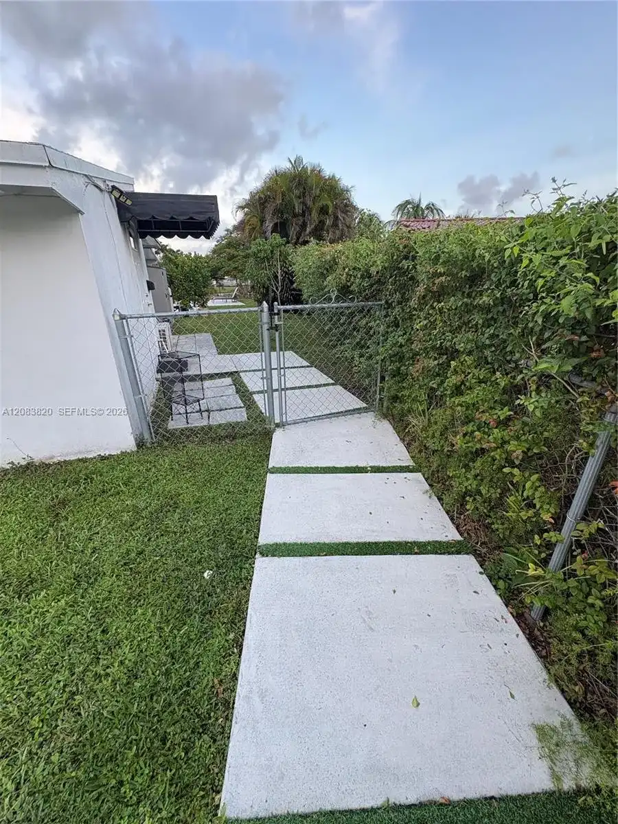 8010 SW 99th Ave, Miami FL 33173