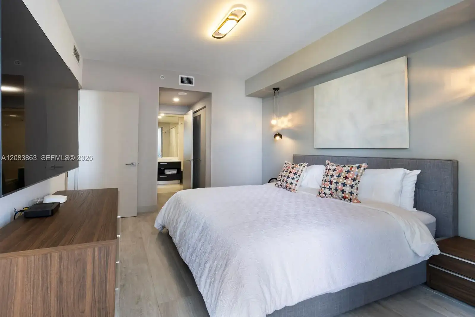 55 SW 9th St # 3010, Miami FL 33130 photo 5