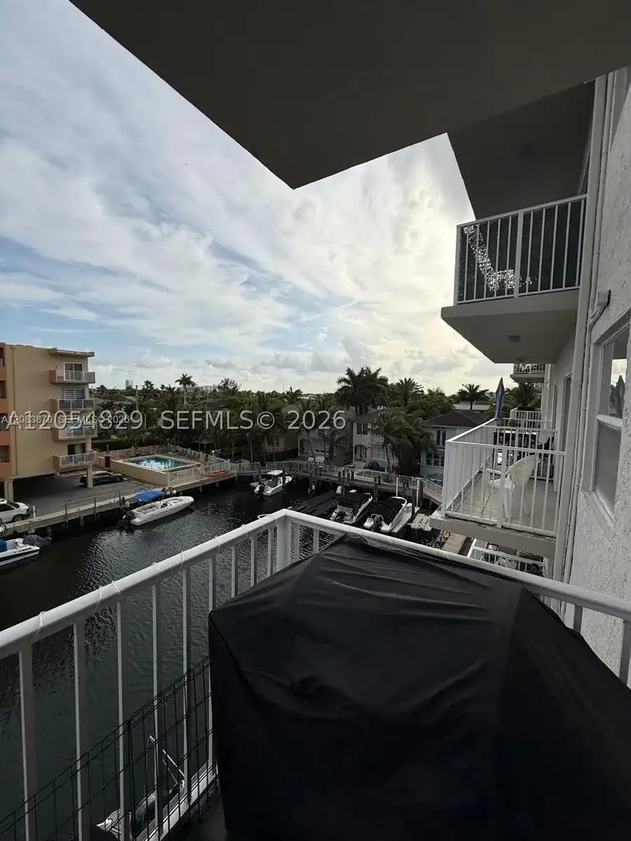 3536 NE 168th St # 403, North Miami Beach FL 33160 photo 2