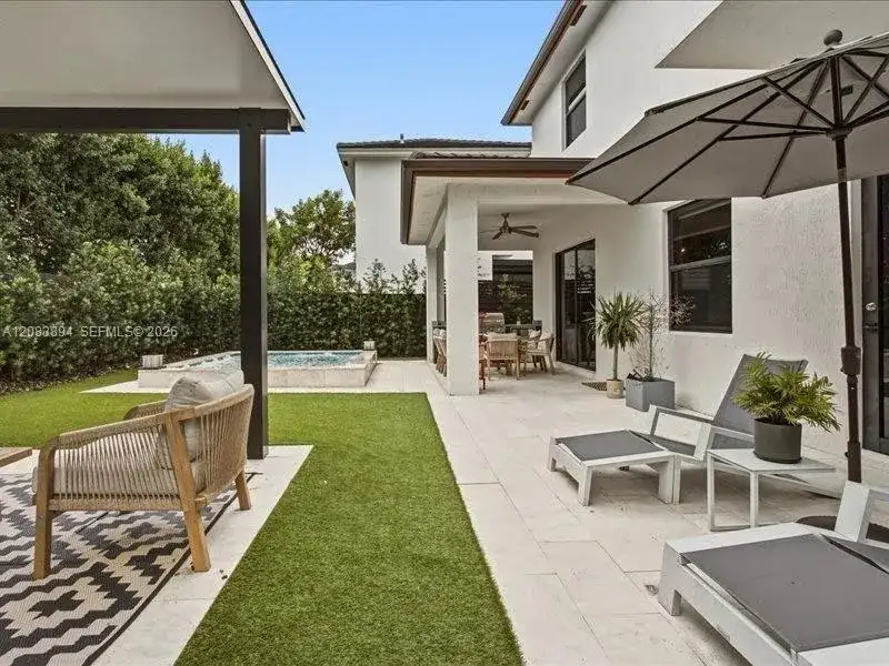 15603 NW 88th Ave, Miami Lakes FL 33018 photo 3