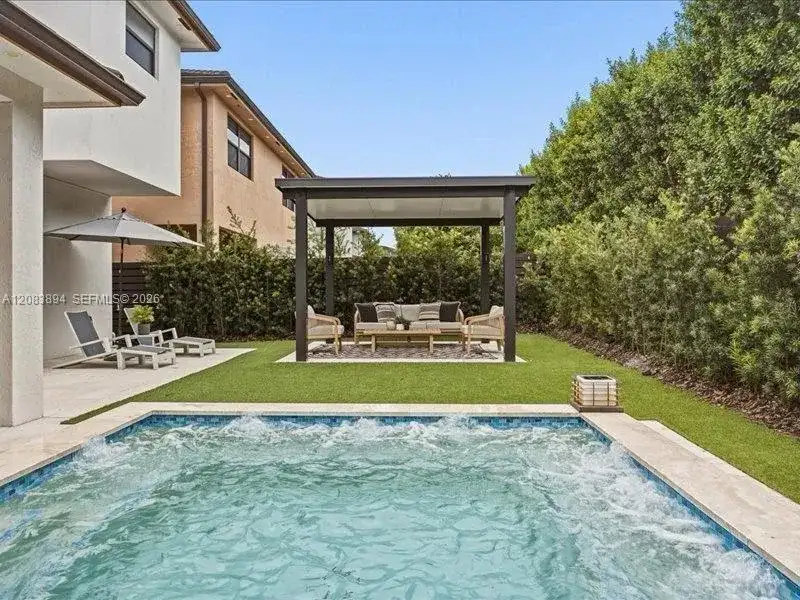 15603 NW 88th Ave, Miami Lakes FL 33018 photo 4