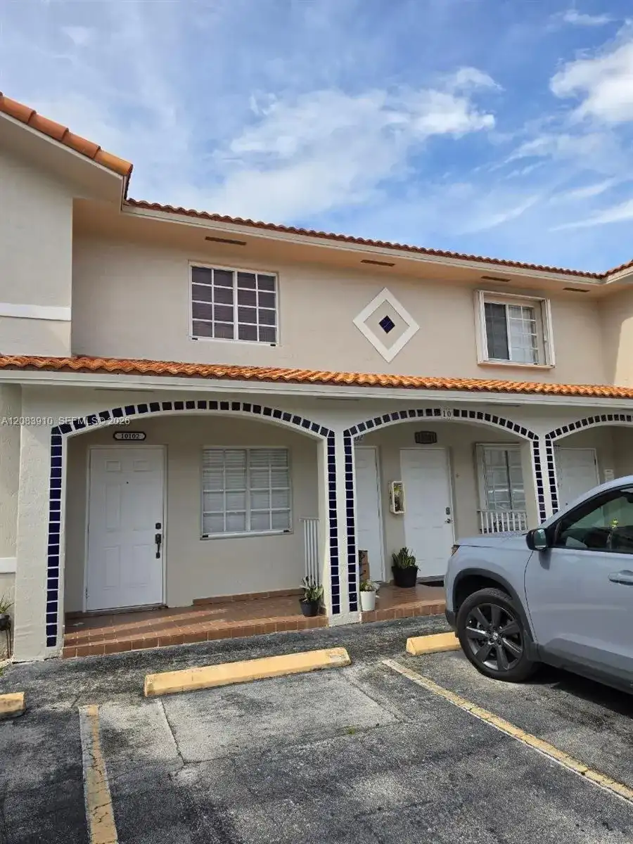10101 W Okeechobee Rd # 202, Hialeah Gardens FL 33016