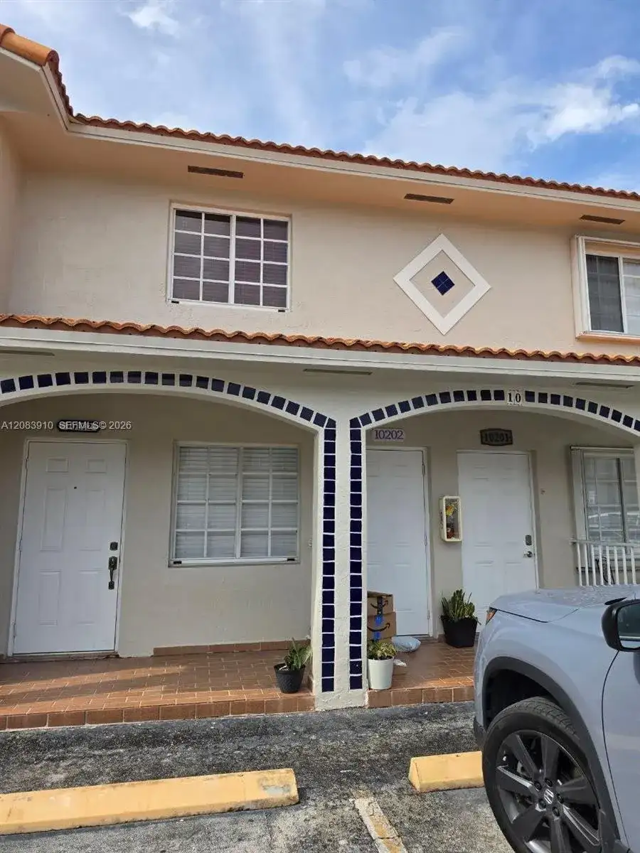 10101 W Okeechobee Rd # 202, Hialeah Gardens FL 33016 photo 2