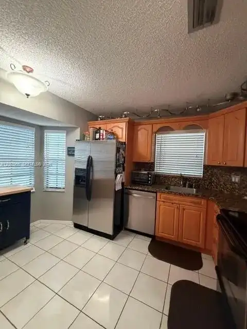10726 NW 11th St, Pembroke Pines FL 33026 photo 3