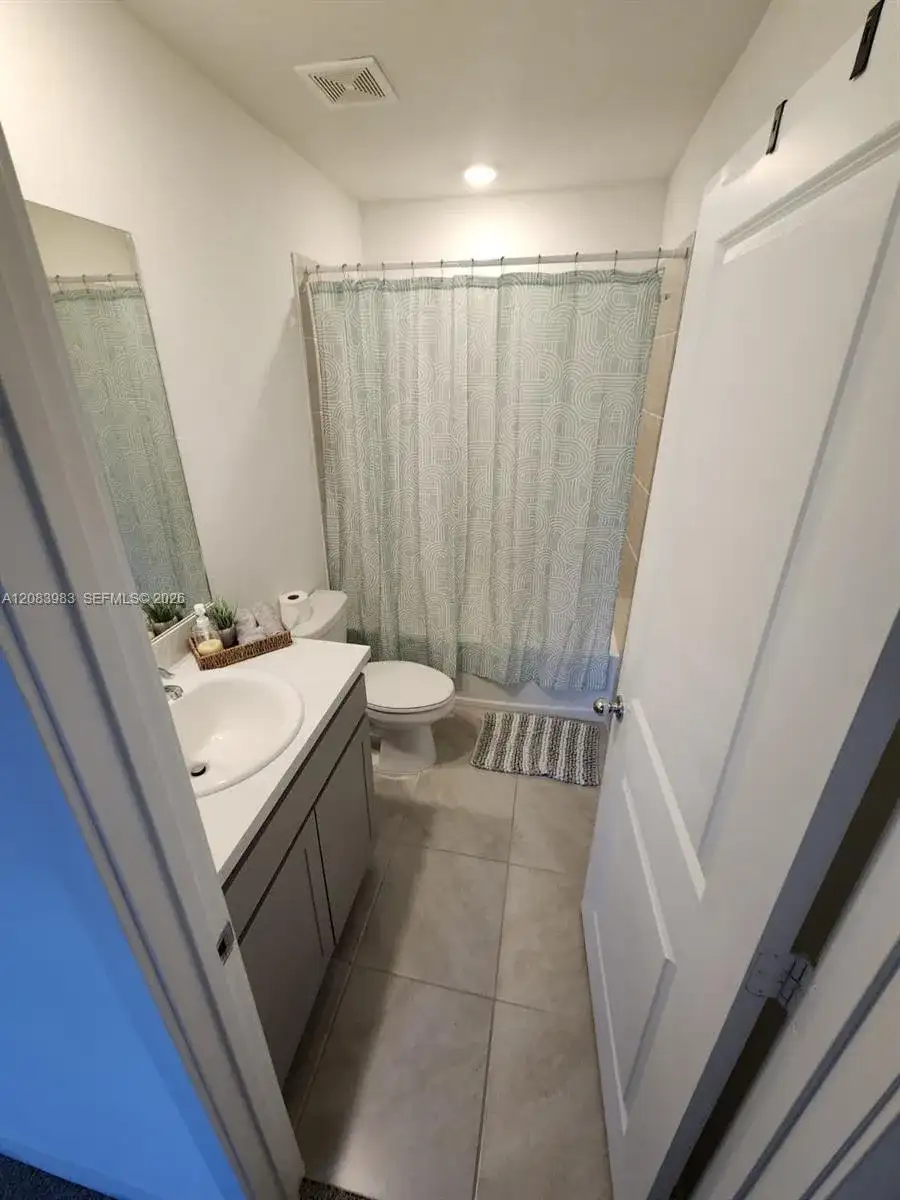326 NE 1st Dr, Florida City FL 33034 photo 3