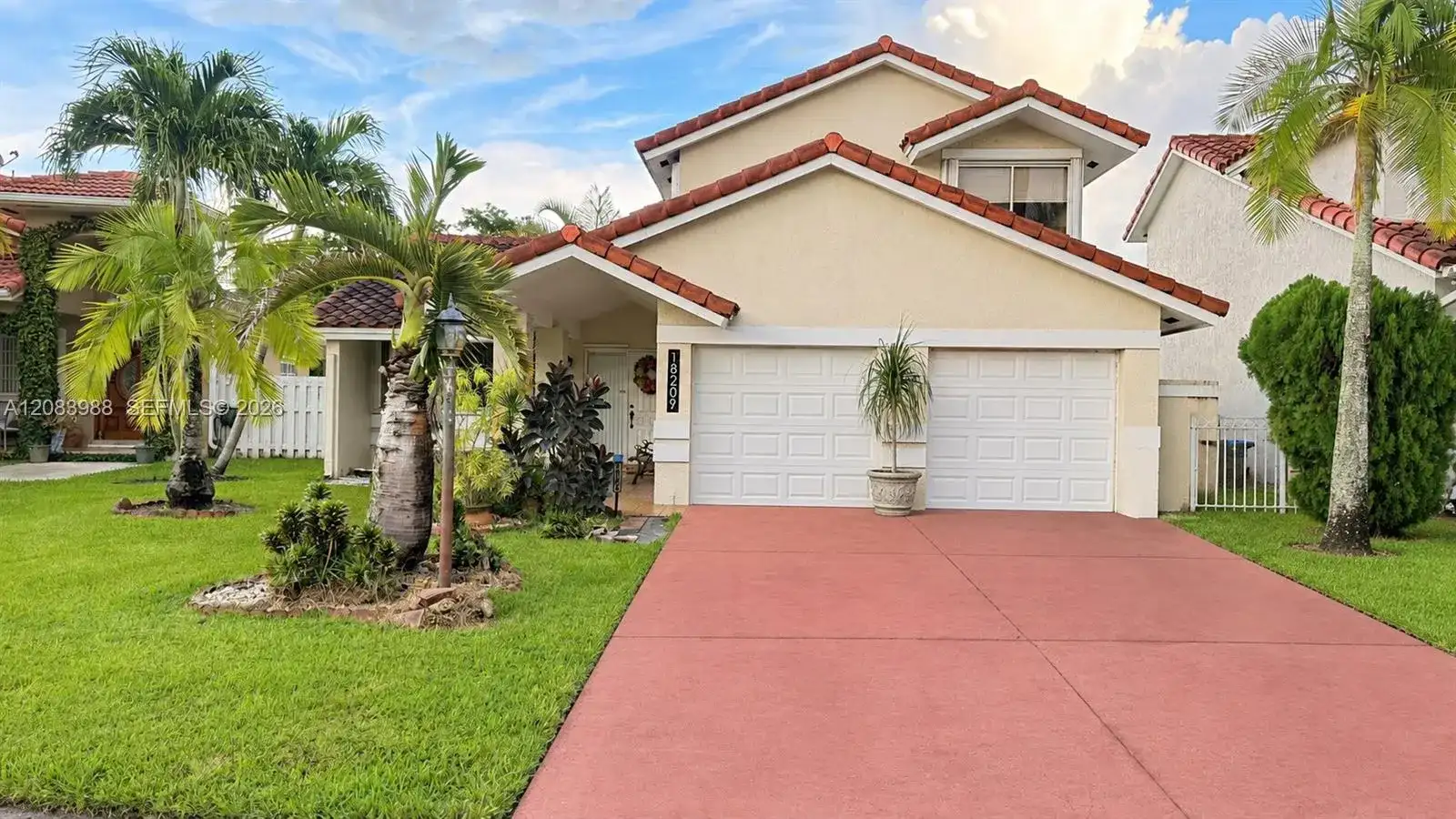 18209 NW 61st Ct, Hialeah FL 33015 photo 2