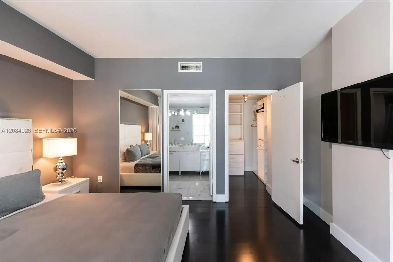253 NE 2nd St # 416, Miami FL 33132 photo 3