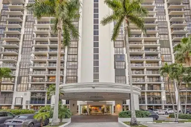 1450 Brickell Bay Dr # 511, Miami FL 33131 photo 2