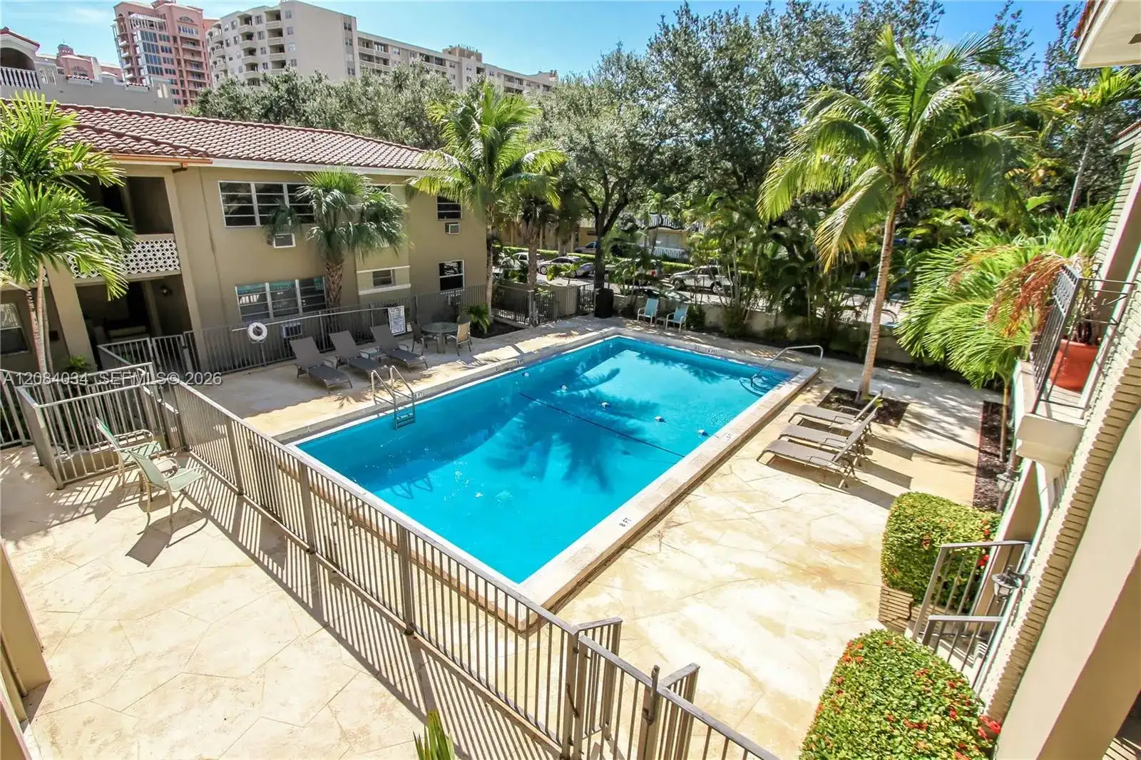 125 Edgewater Dr # 14, Coral Gables FL 33133 photo 2